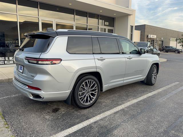 Used 2023 Jeep Grand Cherokee L Summit AWD/4WD image 3