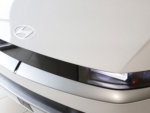 New 2026 Hyundai Ioniq 5 SEL image 10