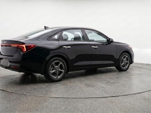 Used 2025 Kia K4 LXS image 9