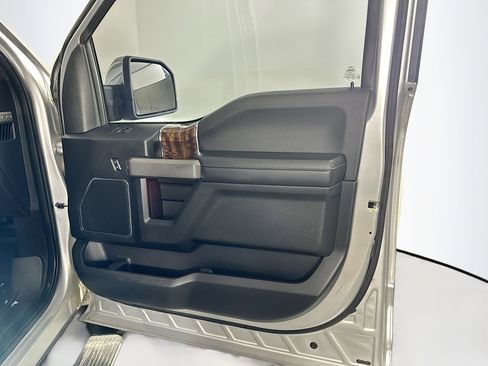 Used 2016 Ford F150 Platinum w/ Equipment Group 701A Luxury image 32