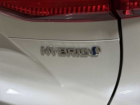 Certified 2022 Toyota Venza LE image 26