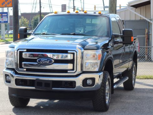 Used 2016 Ford F250 XLT w/ XLT Value Package AWD/4WD image 3