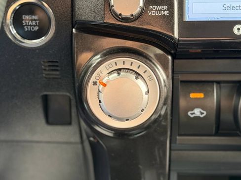 Used 2020 Toyota 4Runner Venture AWD/4WD image 18