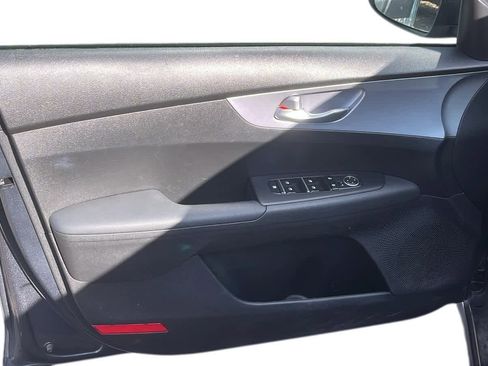 Used 2023 Kia Forte LXS image 11