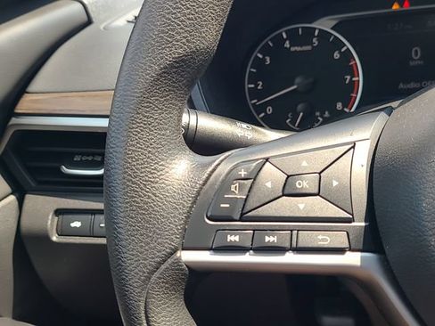 Used 2024 Nissan Altima 2.5 SV AWD/4WD image 17