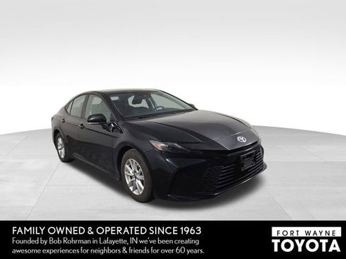 Used 2025 Toyota Camry LE FWD image 4