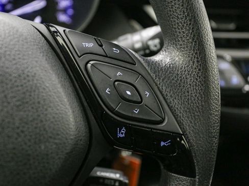 Used 2021 Toyota C-HR LE image 34