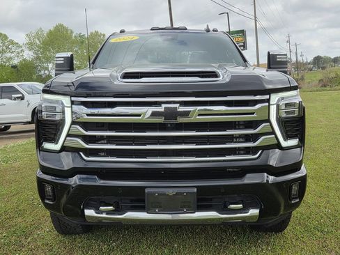 Used 2024 Chevrolet Silverado 2500 High Country w/ High Country Premium Package AWD/4WD image 2