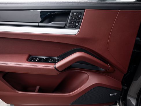 New 2026 Porsche Cayenne S image 18