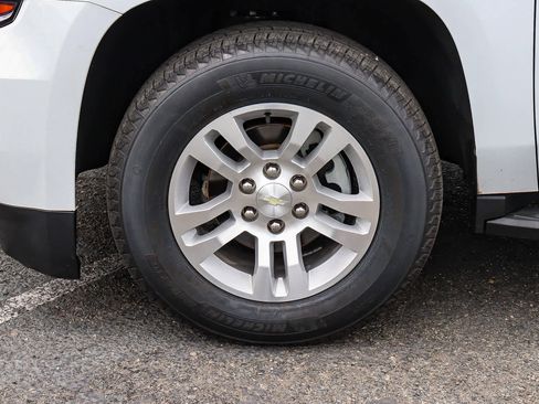 Used 2017 Chevrolet Suburban LS RWD image 12