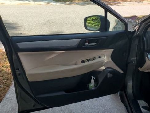 Used 2018 Subaru Outback 2.5i Premium image 7