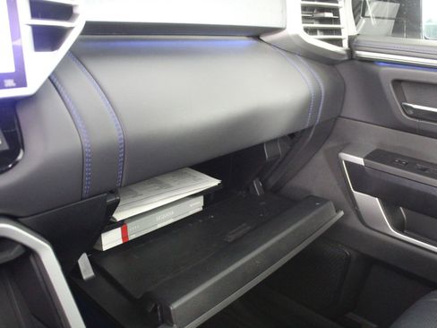 Used 2024 Toyota Sequoia Platinum image 31