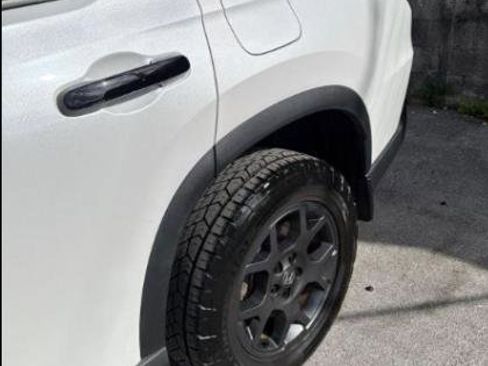 Used 2023 Honda Pilot TrailSport image 13