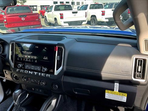 Used 2025 Nissan Frontier SV image 21