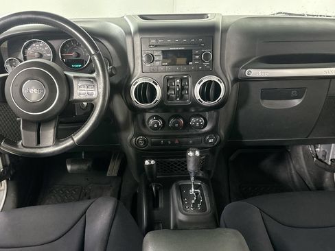 Used 2015 Jeep Wrangler Unlimited Rubicon AWD/4WD image 17