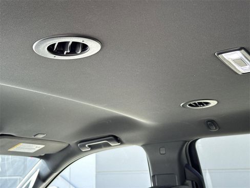 Used 2024 Chevrolet Suburban LT image 19