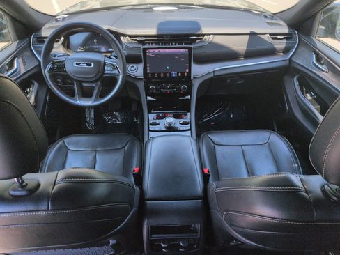 Used 2023 Jeep Grand Cherokee Overland AWD/4WD image 32