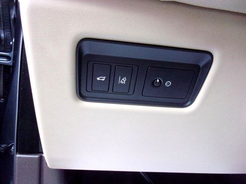 Used 2016 Land Rover Range Rover Sport HSE image 19