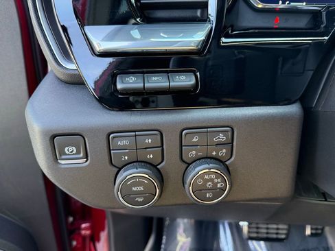 Used 2025 Chevrolet Silverado 1500 High Country image 14