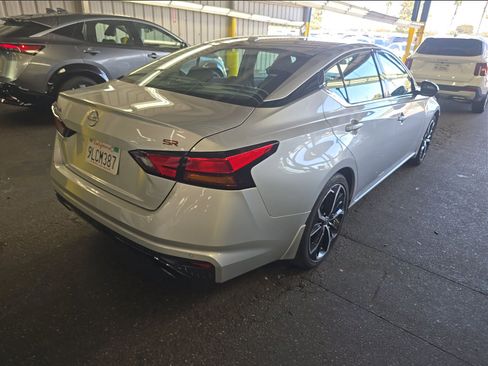 Used 2024 Nissan Altima 2.5 SR FWD image 2