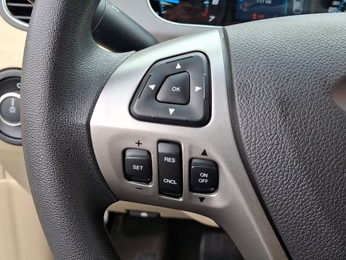 Used 2017 Ford Taurus SE image 20