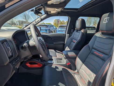New 2026 Nissan Frontier 4x4 Crew Cab image 5