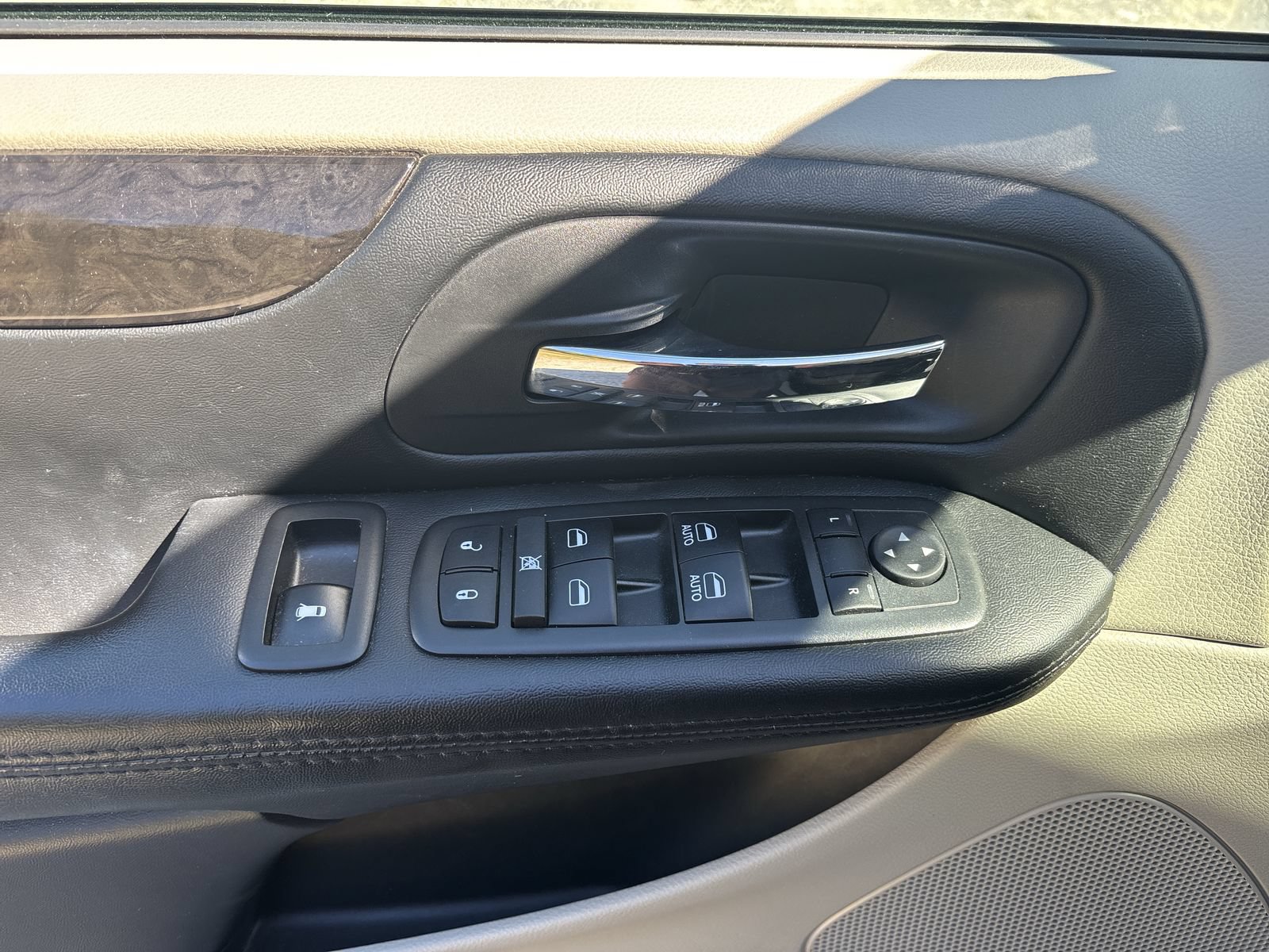 Used 2019 Dodge Grand Caravan SE w/ UConnect Hands-Free Group FWD image 16