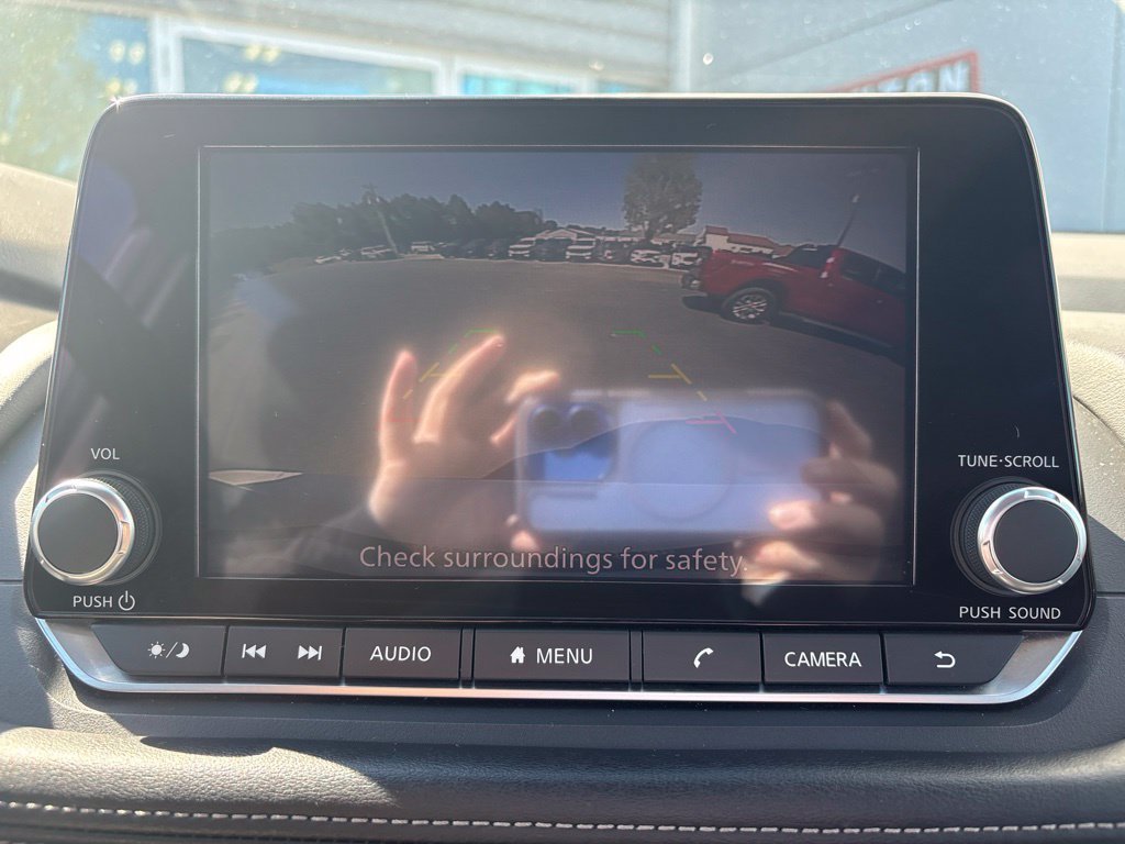 Used 2024 Nissan Rogue SV FWD image 19