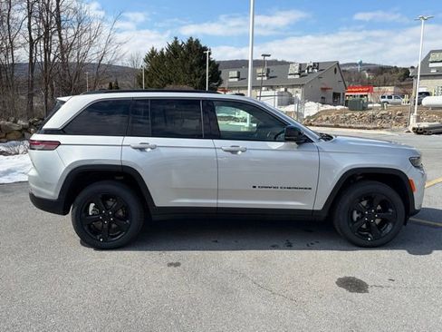 New 2026 Jeep Grand Cherokee Limited w/ Limited Altitude Package AWD/4WD image 13