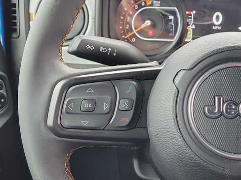 Used 2024 Jeep Gladiator Sport image 23