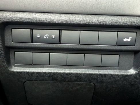 New 2025 Mitsubishi Outlander SE image 28