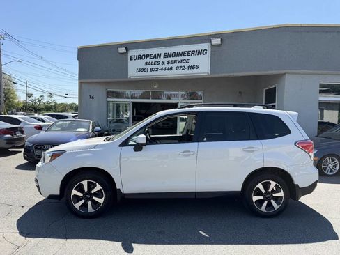 Used 2017 Subaru Forester 2.5i Premium AWD/4WD image 4
