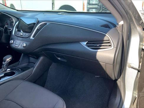 Used 2025 Chevrolet Malibu LS image 19