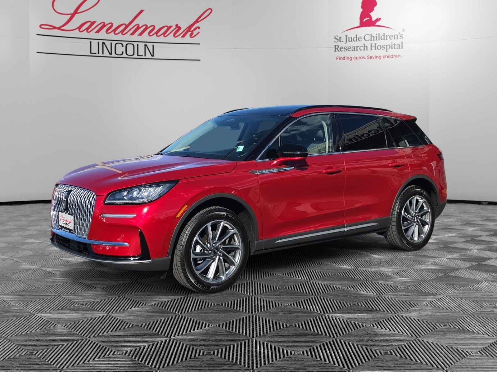 Certified 2025 Lincoln Corsair AWD w/ Equipment Group 101A image 1