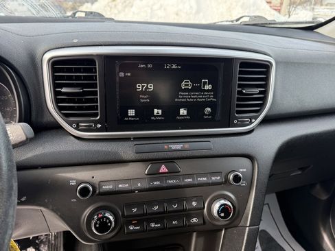 Used 2020 Kia Sportage LX image 18