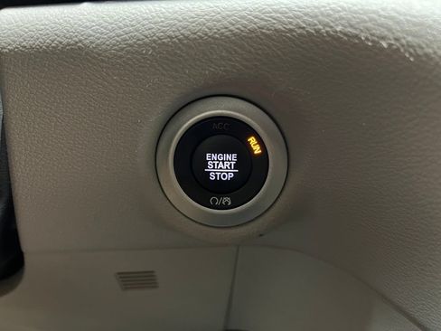 Used 2024 Chrysler Pacifica Touring-L FWD image 23