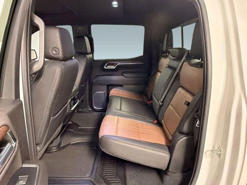 Used 2023 Chevrolet Silverado 1500 High Country w/ Technology Package image 12