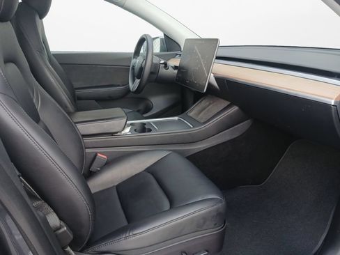 Used 2021 Tesla Model Y Long Range AWD/4WD image 24