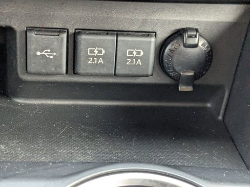 Used 2021 Toyota Highlander XLE FWD image 22