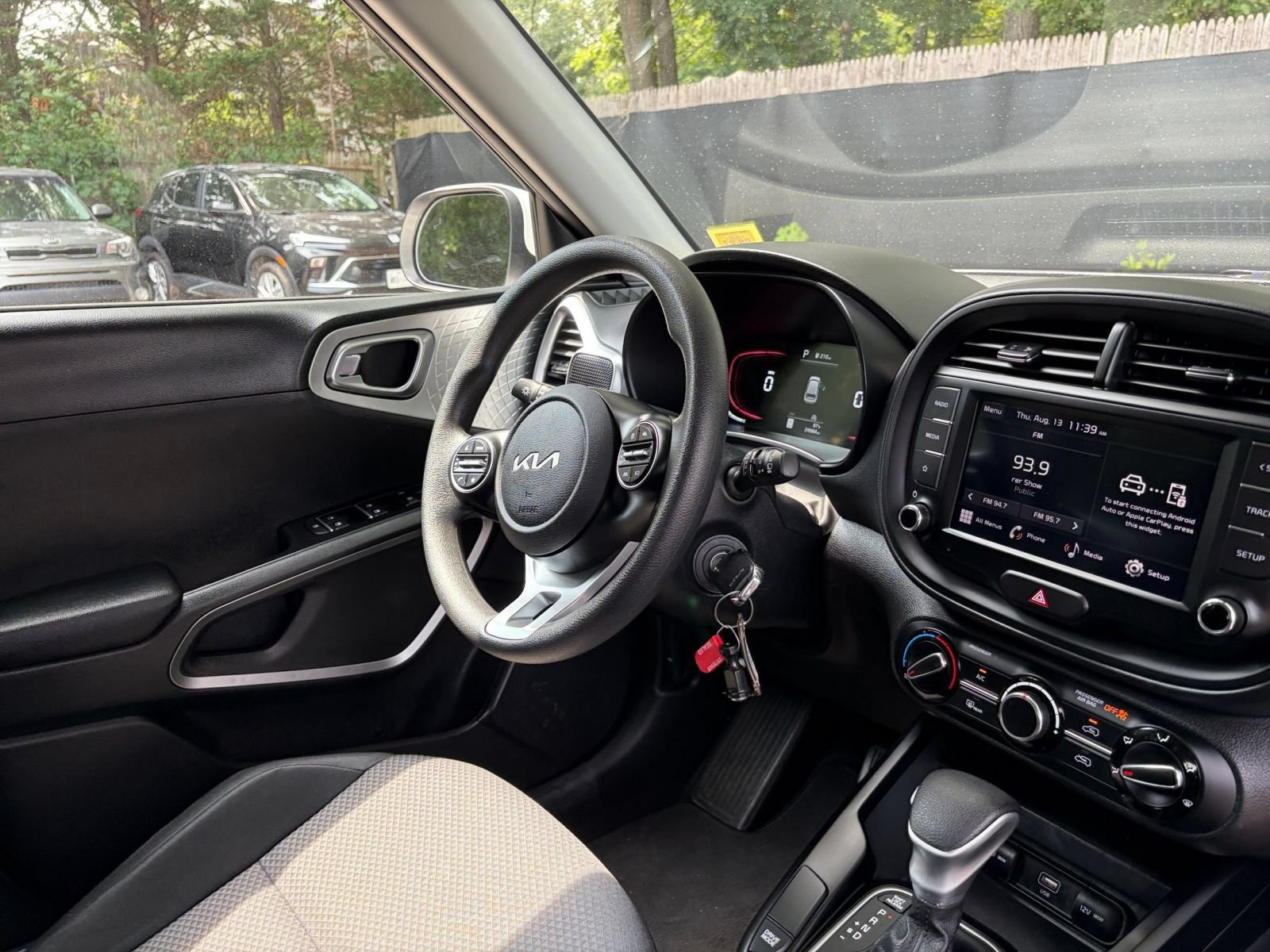 Used 2025 Kia Soul LX w/ LX Technology Package FWD image 31