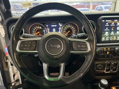 Used 2019 Jeep Wrangler Unlimited Sahara w/ Uconnect 4C Nav & Sound Group image 18