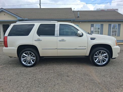 Used 2012 Cadillac Escalade Platinum AWD/4WD image 6