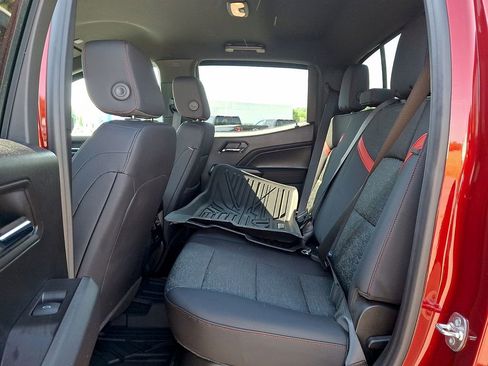 Used 2025 Chevrolet Colorado Z71 AWD/4WD image 10