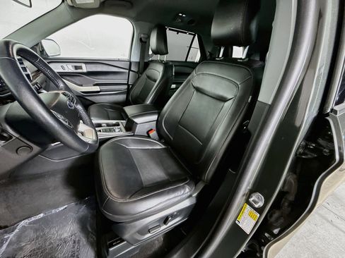 Used 2023 Ford Explorer Limited w/ Equipment Group 301A AWD/4WD image 26