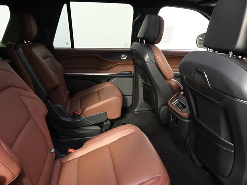 New 2027 Lincoln Navigator Reserve AWD/4WD image 18