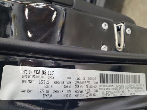 Used 2019 Jeep Cherokee Latitude Plus FWD image 33