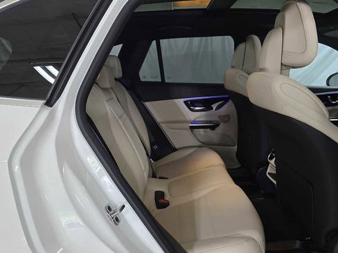 Used 2026 Mercedes-Benz GLC 300 4MATIC image 12