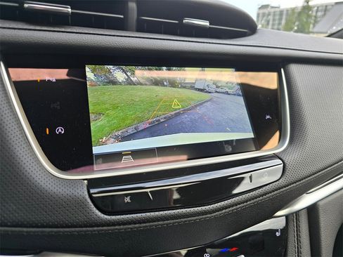 New 2025 Cadillac XT6 Luxury image 31