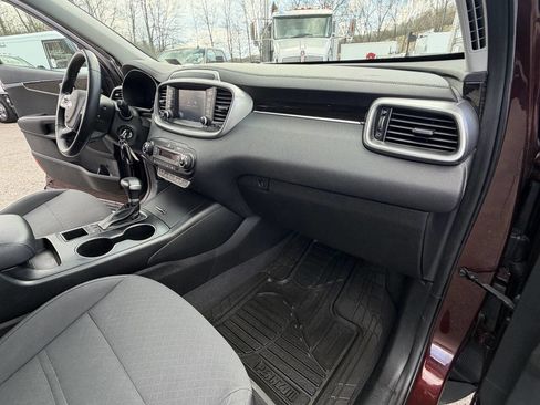 Used 2019 Kia Sorento S image 26