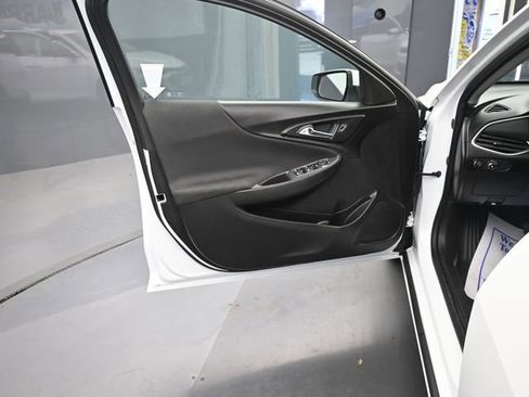 Used 2024 Chevrolet Malibu LT FWD image 9